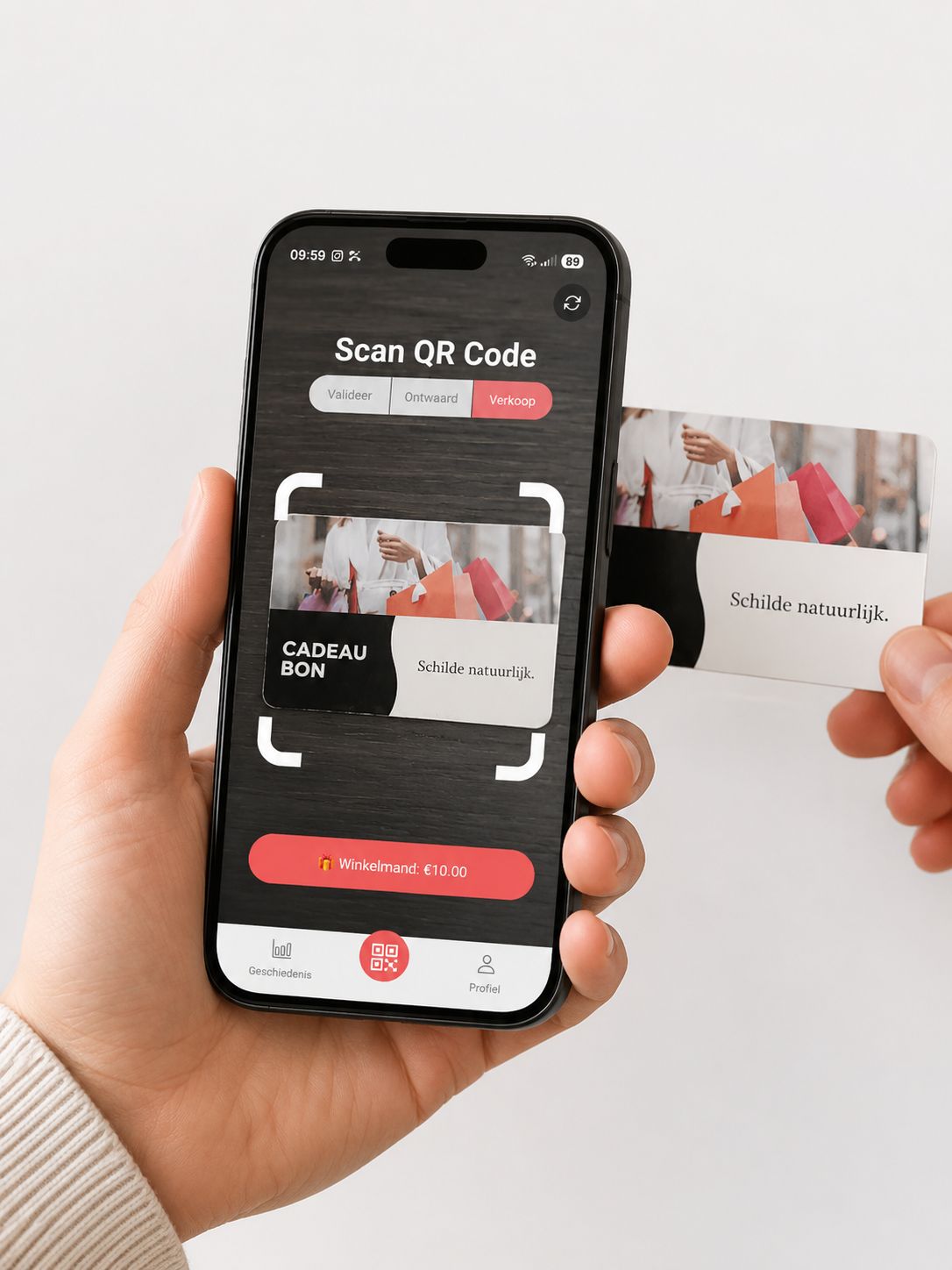 Lokale cadeaubonnen scannen met de Gift2Give-app op een smartphone